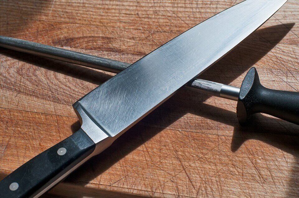 Độ sắc của dao có thể cải thiện nếu mài dao thường xuyên và đúng cách