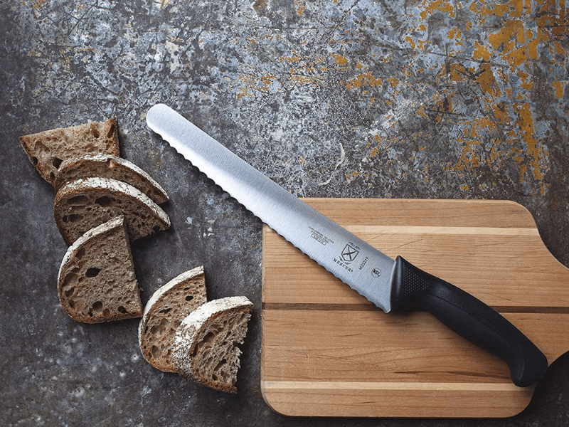 Dao cắt bánh mì có răng cưa do cách chúng được sử dụng để cắt lát bánh mì theo chuyển động cưa