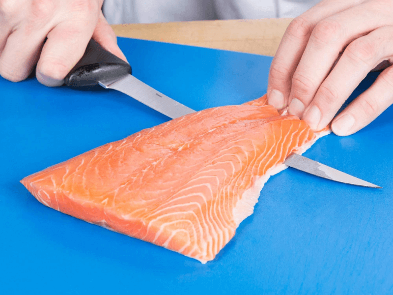 Dao phi lê là một loại dao làm bếp chủ yếu dùng để loại bỏ xương, róc thịt cá, loại bỏ mỡ thịt gà, loại bỏ gân trong thịt lợn và thịt bò
