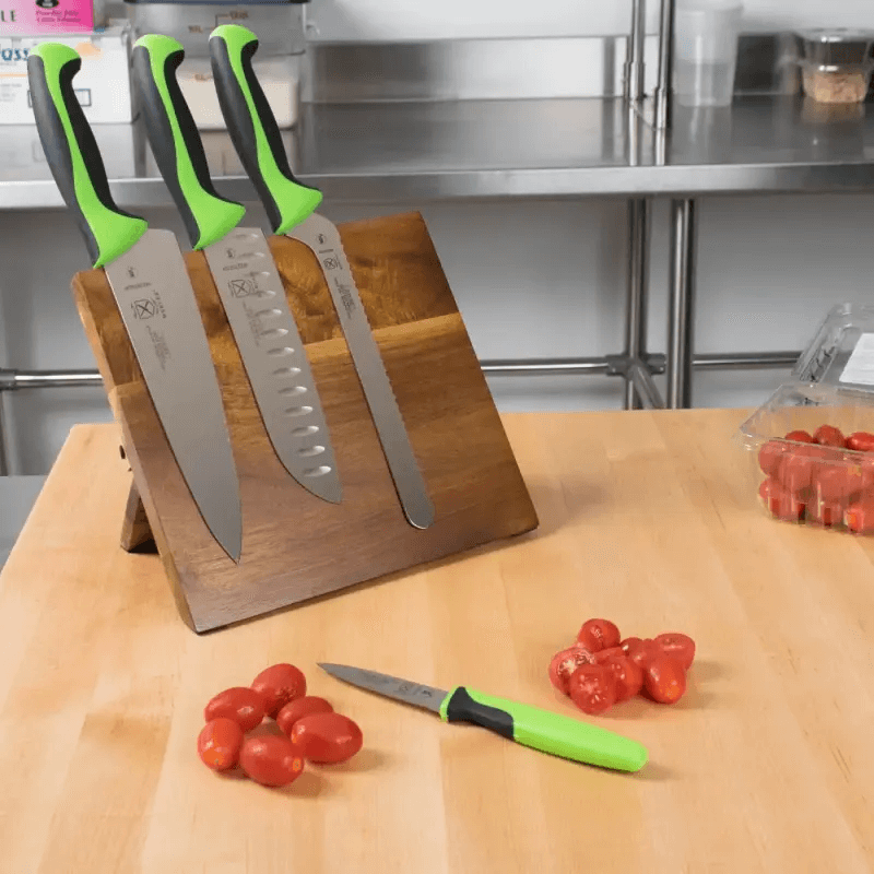 Chọn một con dao sắc bén để cắt thức ăn nhanh chóng và an toàn cho người dùng