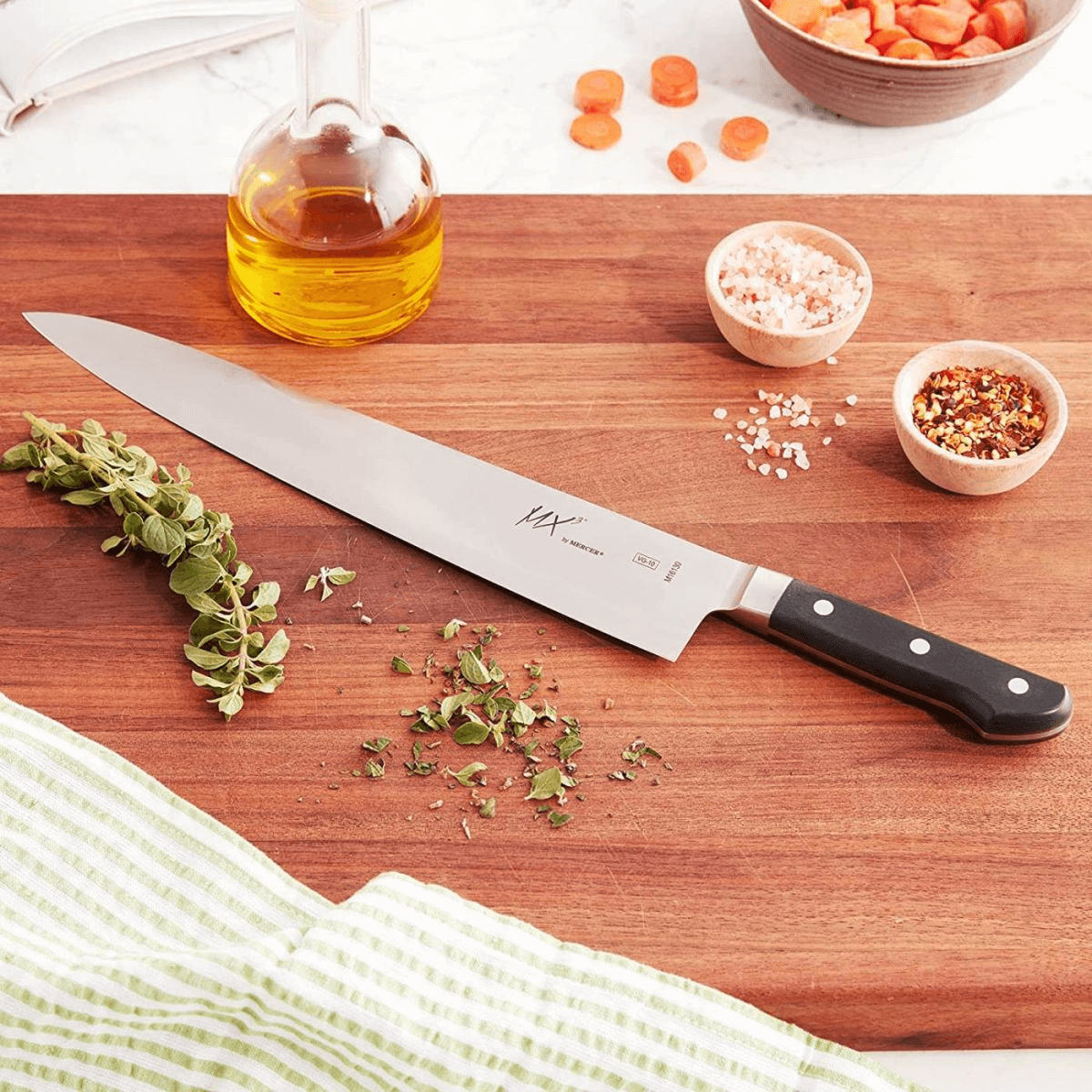 Dao Chef’s Knife là loại dao đầu bếp thông dụng và được sử dụng nhiều nhất