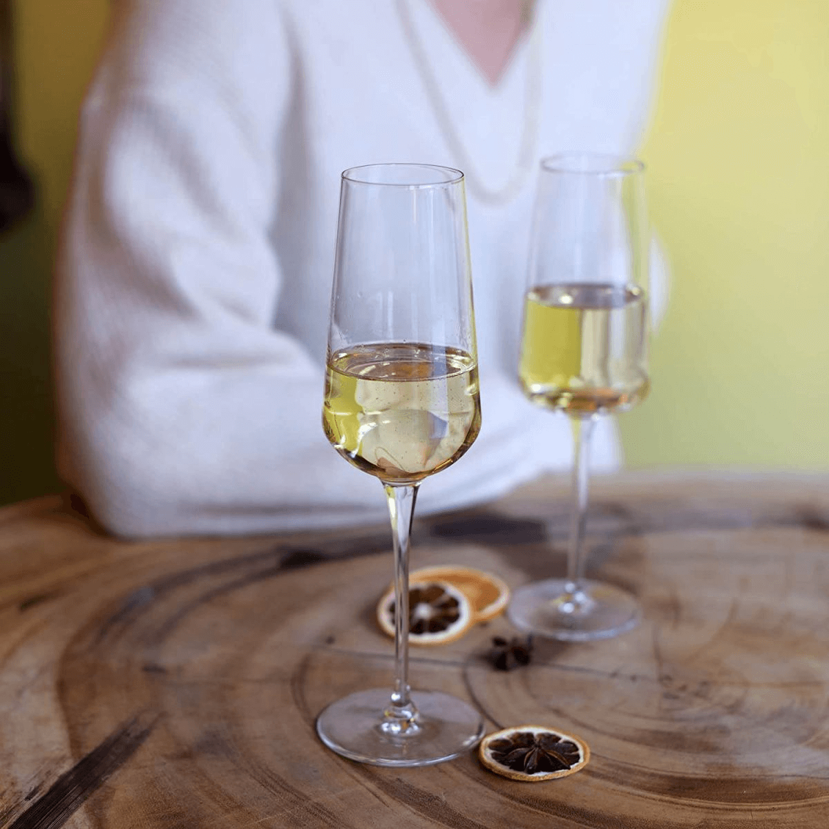 Uống rượu vang giúp chống lão hóa