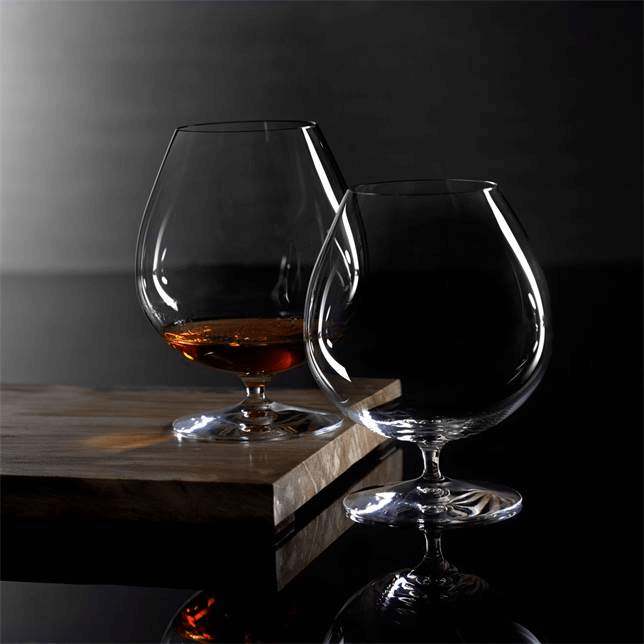 Ly Brandy (Brandy/Snifter/Balloon glass) thường dùng để đựng brandy hoặc rượu nhấn mạnh một mùi duy nhất